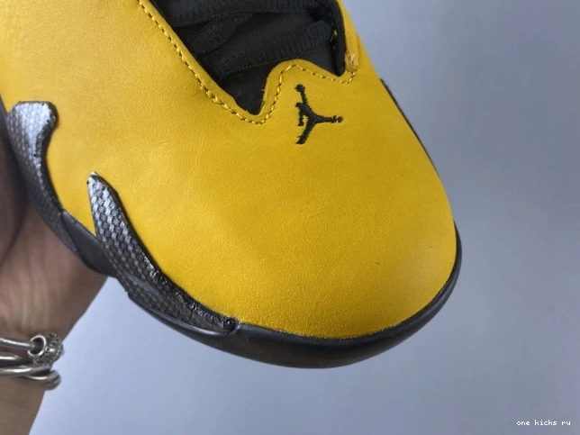 Chep Onekick BQ3685-706 AIR UNIVERSITY RETRO GOLD JORDAN 14 0718